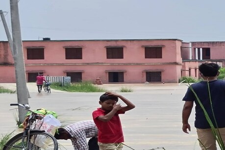 गोपालगंज में शुरू हुआ गंडक का कहर, बाढ़ के कारण एक दर्जन गांवों का जिला मुख्यालय से टूटा संपर्क गोपालगंज में शुरू हुआ गंडक का कहर, बाढ़ के कारण एक दर्जन गांवों का जिला मुख्यालय से टूटा संपर्क