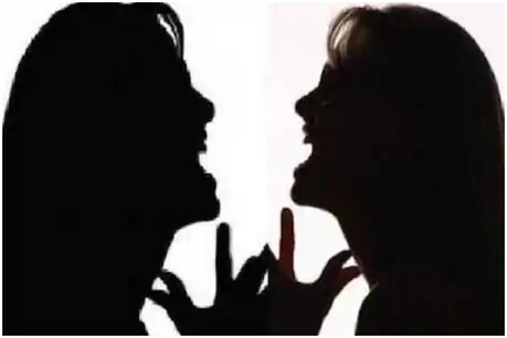 बागपत: प्लॉट पर कब्जा करने की रंजिश में औरतों के बीच संग्राम, वायरल हुआ Video बागपत: प्लॉट पर कब्जा करने की रंजिश में औरतों के बीच संग्राम, वायरल हुआ Video