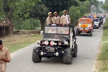 किसी मंत्री की तरह निकला थानाध्यक्ष का काफिला