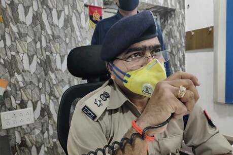 आजमगढ़: क्राइम करने के बाद जिला नहीं छोड़ सकेंगे बदमाश, SP के इस प्लान से 3 मिनट में सील होगी सीमाएं आजमगढ़: क्राइम करने के बाद जिला नहीं छोड़ सकेंगे बदमाश, SP के इस प्लान से 3 मिनट में सील होगी सीमाएं