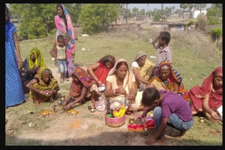 बिहार में शुरू हुईं कोरोना माता की पूजा, अंधविश्वास का Video वायरल