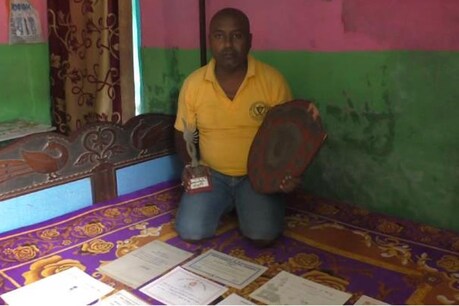 फुटबॉलर संतोष कुमार ने राष्ट्रीय स्तर पर कई मैच खेले हैं