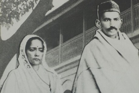 दक्षिण अफ्रीका में गांधी को ट्रेन से दोबारा फेंका जाने वाला था पर... दक्षिण अफ्रीका में गांधी को ट्रेन से दोबारा फेंका जाने वाला था पर...
