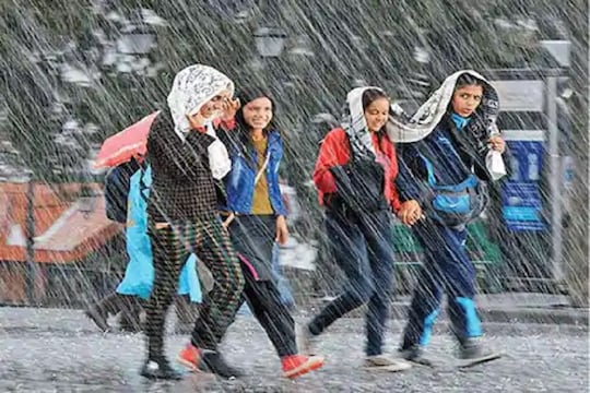 मौसम विभाग की ओर से प्रदेश के चित्तौड़गढ़, राजसमंद, बांसवाड़ा, झालावाड़, बारां, उदयपुर और प्रतापगढ़ में अत्यधिक भारी बारिश की चेतावनी दी गई है (सांकेतिक तस्वीर)