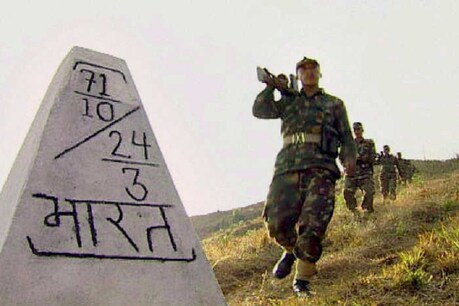भारतीयों पर हमले के बाद उत्तराखंड में नेपाल से सटे 90 KM क्षेत्र में प्रशासन अलर्ट भारतीयों पर हमले के बाद उत्तराखंड में नेपाल से सटे 90 KM क्षेत्र में प्रशासन अलर्ट