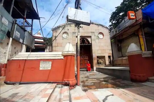 इस साल, यह तय किया गया था कि इस अनुष्ठान के चार दिनों में सिर्फ पुजारी ही यहां पूजा-पाठ करेंगे (फोटो- News18)
