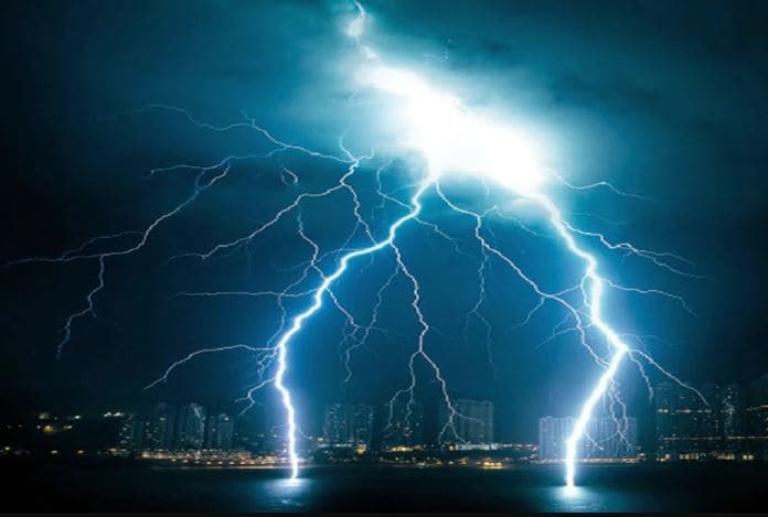 how lightning strike, lightning strike fatality, lightning science, lightning in bihar, lightning in uttar pradesh, बिजली कैसे गिरती है, बिजली गिरने से मौत, बिजली गिरने का विज्ञान, बिहार में बिजली गिरी, उत्तर प्रदेश में बिजली गिरी