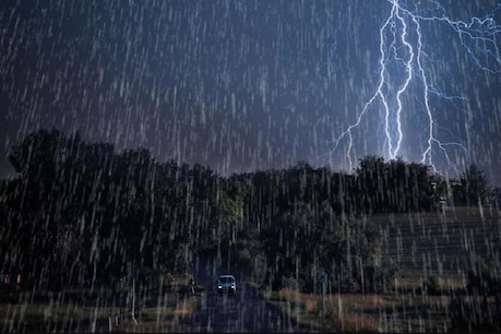 Weather Alert: मॉनसून की बेरुखी के बीच अगले कुछ घंटों में यूपी के इन जिलों में बारिश के आसार
