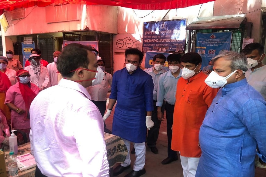 गृह मंत्रालय के दोनों राज्य मंत्री भी कोरोना को लेकर दिल्ली के अलग-अलग इलाकों का दौरा कर रहे हैं.