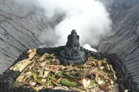 इस देश में धधकते हुए ज्वालामुखी के ऊपर 700 सालों से हो रही है गणेश पूजा इस देश में धधकते हुए ज्वालामुखी के ऊपर 700 सालों से हो रही है गणेश पूजा