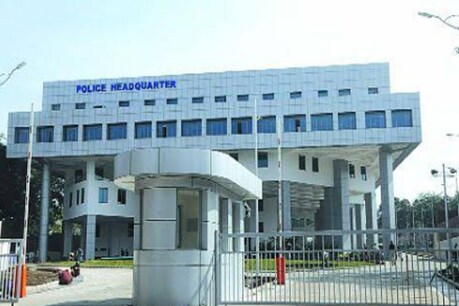 गाइडलाइन के तहत थाने में हर एक पुलिसकर्मी फेस मास्क और फेस शिल्ड का इस्तेमाल करेगा
