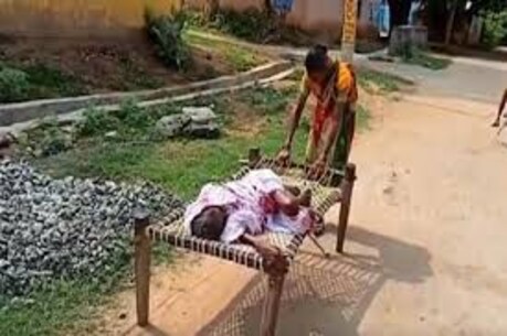 120 साल की महिला की मदद के लिए आगे आए रविशंकर प्रसाद, घर पहुंचा बैंक 120 साल की महिला की मदद के लिए आगे आए रविशंकर प्रसाद, घर पहुंचा बैंक