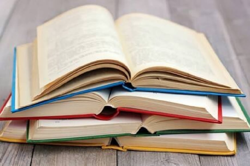 हिंदी के कुछ महत्वपूर्ण प्रकाशकों ने इस दौर में पाठकों के साथ जुड़े रहने के लिए नए प्रयोग किए.