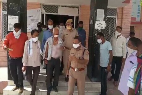 मनरेगा कार्यें का जायजा लेने गए पूर्व विधायक पर जानलेवा हमला, अस्पताल में भर्ती मनरेगा कार्यें का जायजा लेने गए पूर्व विधायक पर जानलेवा हमला, अस्पताल में भर्ती