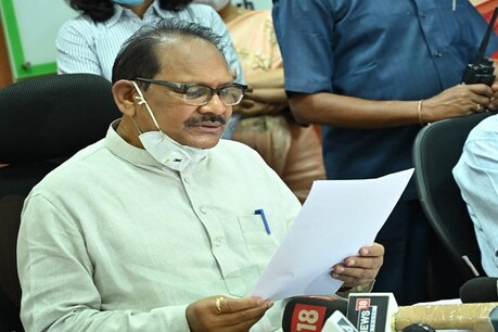बड़ी बात : टॉपर्स के नाम तक ठीक से नहीं पढ़ सके शिक्षा मंत्री, प्रज्ञा को कहा प्रयाग तो तनु को बताया तांदू, देखें Video बड़ी बात : टॉपर्स के नाम तक ठीक से नहीं पढ़ सके शिक्षा मंत्री, प्रज्ञा को कहा प्रयाग तो तनु को बताया तांदू, देखें Video