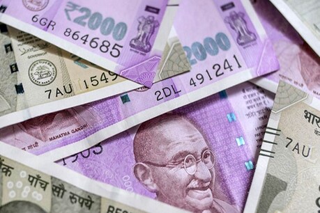 सैलरी में कटौती और नौकरी जाने के डर से SIP में घटा निवेश, 6.5 लाख खाते हुए बंद सैलरी में कटौती और नौकरी जाने के डर से SIP में घटा निवेश, 6.5 लाख खाते हुए बंद
