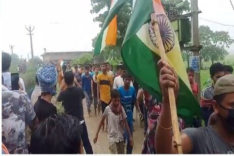 समस्तीपुर में शहीद को श्रद्धांजलि देने भीड़ उमड़ पड़ी.