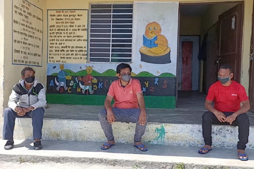 tehri migrants in home, जो युवा अब अपने गांव लौटे हैं उनको भी भविष्य की चिन्ता सताने लगी है और वे सरकार से गांवों में ही रोज़गार दिलाने की की मांग कर रहे हैं.