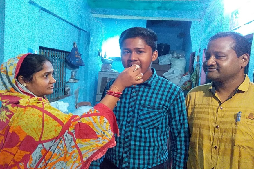 CGBSE Result 2020: 8 घंटे की मेहनत ने बनाया 10th टॉपर, अब निखिल बनना चाहते हैं डॉक्टर CGBSE Result 2020: 8 घंटे की मेहनत ने बनाया 10th टॉपर, अब निखिल बनना चाहते हैं डॉक्टर