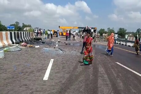 उन्नाव: आगरा-लखनऊ एक्सप्रेसवे पर प्रवासी श्रमिकों से भरी तेज रफ्तार बस पलटी, 41 घायल, 17 गंभीर उन्नाव: आगरा-लखनऊ एक्सप्रेसवे पर प्रवासी श्रमिकों से भरी तेज रफ्तार बस पलटी, 41 घायल, 17 गंभीर
