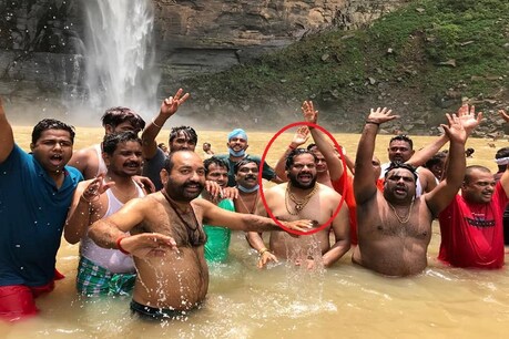 RJD विधायक ने खुद को बताया था Corona संदिग्ध, जांच रिपोर्ट आने से पहले ही समर्थकों संग किया ग्रुप स्वीमिंग RJD विधायक ने खुद को बताया था Corona संदिग्ध, जांच रिपोर्ट आने से पहले ही समर्थकों संग किया ग्रुप स्वीमिंग