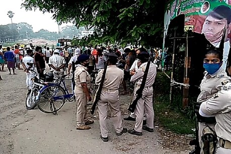 बिहार: प्रॉपर्टी डीलर को बदमाशों ने एक के बाद एक मारी 5 गोली, मौके पर हुई मौत बिहार: प्रॉपर्टी डीलर को बदमाशों ने एक के बाद एक मारी 5 गोली, मौके पर हुई मौत