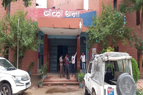 साइबर अपराधियों के निशाने पर बांका DM और SP, फर्जी E-mail ID से दर्जन भर पदाधिकारियों से वसूले पैसे और गिफ्ट साइबर अपराधियों के निशाने पर बांका DM और SP, फर्जी E-mail ID से दर्जन भर पदाधिकारियों से वसूले पैसे और गिफ्ट