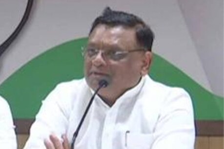 Rajasthan Crisis: कांग्रेस प्रभारी ने रखी शर्त- माफी मांगेंगे तभी 19 बागी विधायकों की होगी वापसी Rajasthan Crisis: कांग्रेस प्रभारी ने रखी शर्त- माफी मांगेंगे तभी 19 बागी विधायकों की होगी वापसी