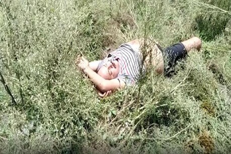 बेतिया: सड़क किनारे शराब के नशे में बेसुध मिला हवलदार, SP के निर्देश पर गिरफ्तार कर भेजा गया जेल बेतिया: सड़क किनारे शराब के नशे में बेसुध मिला हवलदार, SP के निर्देश पर गिरफ्तार कर भेजा गया जेल