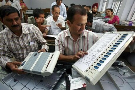 Bihar Elections: चुनाव आयोग का बड़ा फैसला, कोरोना पॉजिटिव और 65 साल से अधिक के वोटर पोस्टल बैलट से डालेंगे वोट Bihar Elections: चुनाव आयोग का बड़ा फैसला, कोरोना पॉजिटिव और 65 साल से अधिक के वोटर पोस्टल बैलट से डालेंगे वोट