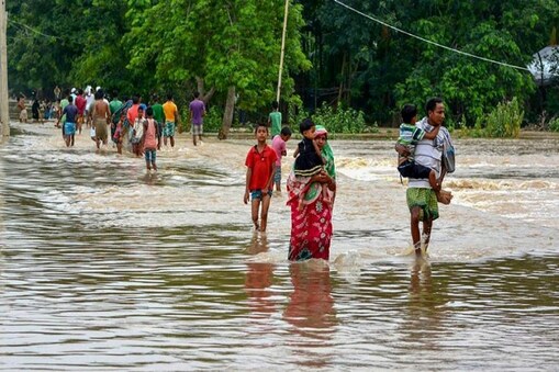 बिहार में नदियां उफान पर, कई गांवों में घुसा पानी. (प्रतीकात्मक तस्वीर) बिहार में नदियां उफान पर, कई गांवों में घुसा पानी. (प्रतीकात्मक तस्वीर)