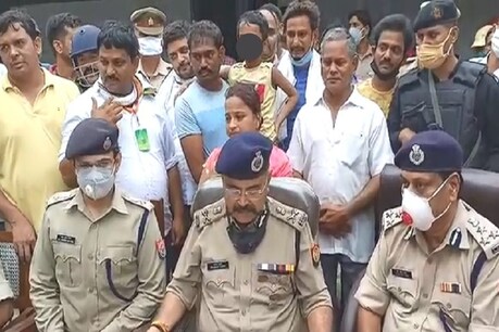 Gonda: किडनैपर महिला का 4 करोड़ फिरौती वाला Audio, बोली- विकास दुबे वाला मैटर तो पता ही होगा Gonda: किडनैपर महिला का 4 करोड़ फिरौती वाला Audio, बोली- विकास दुबे वाला मैटर तो पता ही होगा