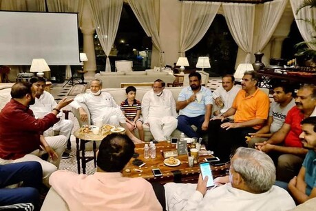 Rajasthan: सियासी संकट में विधायकों की बाड़ाबंदी यानी 'लग्जरी पिकनिक', अब तो बच्चे भी आ गये Rajasthan: सियासी संकट में विधायकों की बाड़ाबंदी यानी 'लग्जरी पिकनिक', अब तो बच्चे भी आ गये