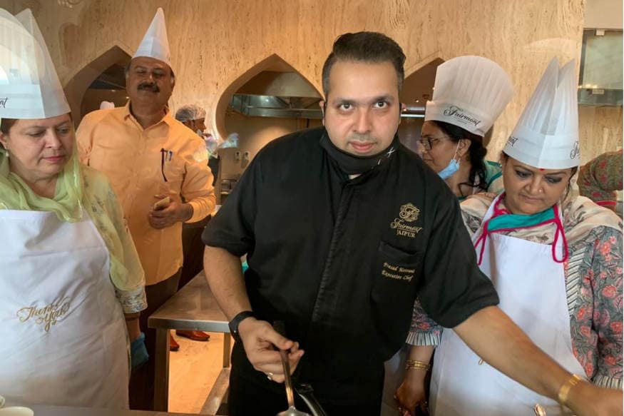 Rajasthan: सियासी संकट में विधायकों की बाड़ाबंदी यानी 'लग्जरी पिकनिक', अब तो बच्चे भी आ गये Rajasthan- Jaipur-Political crisis on Ashok Gehlot government- congress MLAs fenced in hotel- luxury picnic- children also involved- Sachin Pilot