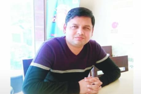 क्रिकेट खेलते हुए गंवाई आंख, IAS बन कानूनी लड़ाई लड़ी, ऐसी है बोकारो के नए DC राजेश सिंह की कहानी क्रिकेट खेलते हुए गंवाई आंख, IAS बन कानूनी लड़ाई लड़ी, ऐसी है बोकारो के नए DC राजेश सिंह की कहानी
