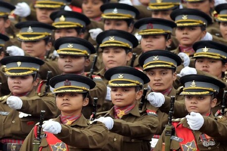 सेना में अब महिला अफसरों को भी मिलेगा स्थायी कमीशन, रक्षा मंत्रालय ने दी मंजूरी सेना में अब महिला अफसरों को भी मिलेगा स्थायी कमीशन, रक्षा मंत्रालय ने दी मंजूरी