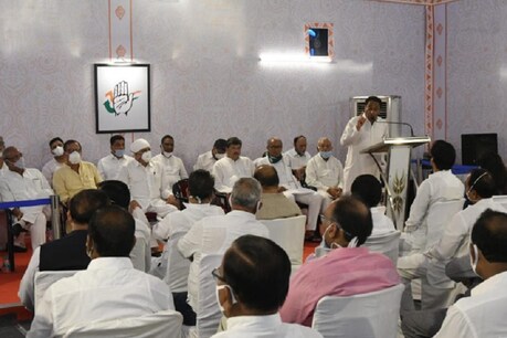 पूर्व CM कमलनाथ ने विधायकों को दिलाई शपथ : वादा करो हमेशा कांग्रेस में ही रहोगे... पूर्व CM कमलनाथ ने विधायकों को दिलाई शपथ : वादा करो हमेशा कांग्रेस में ही रहोगे...