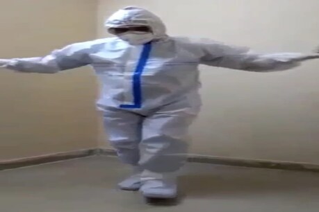 कानपुर: PPE किट पहना डॉक्टर डांस कर भगाता है मरीजों का डर और स्ट्रेस, Video Viral कानपुर: PPE किट पहना डॉक्टर डांस कर भगाता है मरीजों का डर और स्ट्रेस, Video Viral