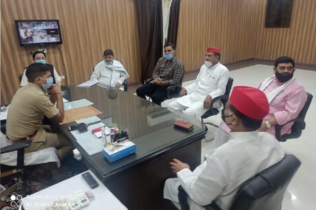 पत्थरबाजों के समर्थन में SP सांसद बोले- कोरोना वारियर्स नहीं, दंगाइयों पर हुआ था पथराव पत्थरबाजों के समर्थन में SP सांसद बोले- कोरोना वारियर्स नहीं, दंगाइयों पर हुआ था पथराव