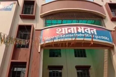महिला अधिकारी ने दारोगा पर लगाया शादी का झांसा देकर रेप का आरोप, महिला थाने में मामला दर्ज महिला अधिकारी ने दारोगा पर लगाया शादी का झांसा देकर रेप का आरोप, महिला थाने में मामला दर्ज