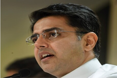 दावा है कि पायलट के ये मित्र दिल्ली में कांग्रेस हाईकमान से जुड़े कुछ आला नेताओं से मिले. उन्हें पायलट की रणनीति के बारे में पूरी जानकारी दी.