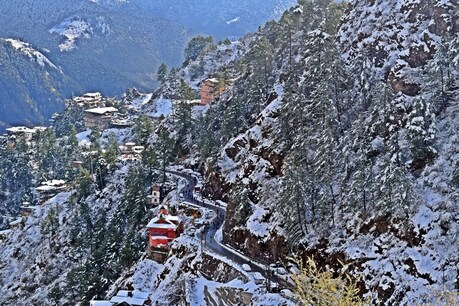 हिमाचल में ग्लोबल वार्मिंग का असर, स्नो कवर्ड एरिया हुआ कम, हो सकता है पेयजल संकट! हिमाचल में ग्लोबल वार्मिंग का असर, स्नो कवर्ड एरिया हुआ कम, हो सकता है पेयजल संकट!