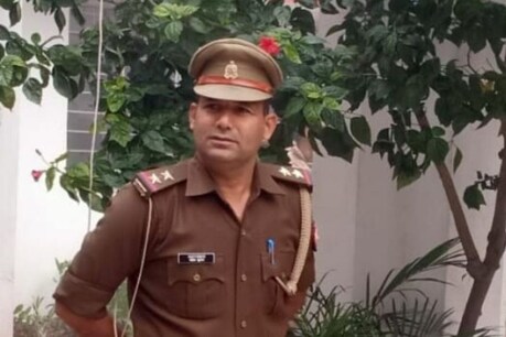 कानपुर एनकाउंटर: शहीद SO महेश यादव की आखिरी कॉल- हम फंस गए हैं, अब बचना मुश्किल है... कानपुर एनकाउंटर: शहीद SO महेश यादव की आखिरी कॉल- हम फंस गए हैं, अब बचना मुश्किल है...