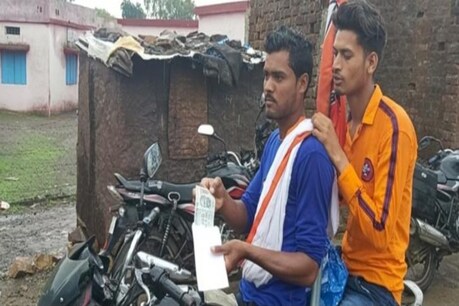 सागर: BJP के कार्यकर्ता सम्मेलन में लोगों को बांटे गए 'लिफाफा', सोशल डिस्टेंसिंग की उड़ी धज्जियां सागर: BJP के कार्यकर्ता सम्मेलन में लोगों को बांटे गए 'लिफाफा', सोशल डिस्टेंसिंग की उड़ी धज्जियां