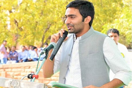 Jaipur: राजस्थान यूथ कांग्रेस में फिर बखेड़ा, सुमित भगासरा ने लगाए ये गंभीर आरोप Jaipur: राजस्थान यूथ कांग्रेस में फिर बखेड़ा, सुमित भगासरा ने लगाए ये गंभीर आरोप