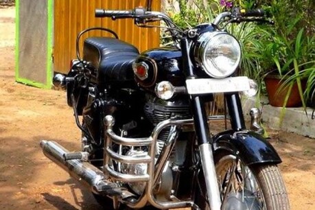 बनारस में बुलेट का काटा 21,300 रुपये का चालान, पीड़ित ने SP से लगाई गुहार बनारस में बुलेट का काटा 21,300 रुपये का चालान, पीड़ित ने SP से लगाई गुहार
