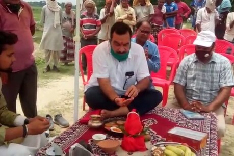 UP: गोरखपुर में उफान पर नदियां, भगवान की शरण में पहुंचे सिंचाई विभाग के अधिकारी