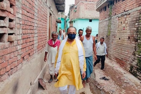 कोरोना त्रासदी में मजदूरों की सहायता के लिए आगे आए अजय कुमार सिंह कोरोना त्रासदी में मजदूरों की सहायता के लिए आगे आए अजय कुमार सिंह