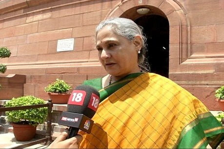 जलसा के बाहर बाइकर्स की रैली ने उड़ाई जया बच्चन की नींद, परेशान होकर दर्ज कराई शिकायत जलसा के बाहर बाइकर्स की रैली ने उड़ाई जया बच्चन की नींद, परेशान होकर दर्ज कराई शिकायत