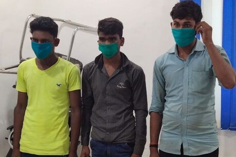 आजमगढ़: पुलिस के हत्थे चढ़े ट्रांसफार्मर गैंग के 3 सदस्य, सरगना की तलाश आजमगढ़: पुलिस के हत्थे चढ़े ट्रांसफार्मर गैंग के 3 सदस्य, सरगना की तलाश